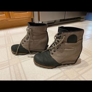 Sorel PDX wedge boots size 9